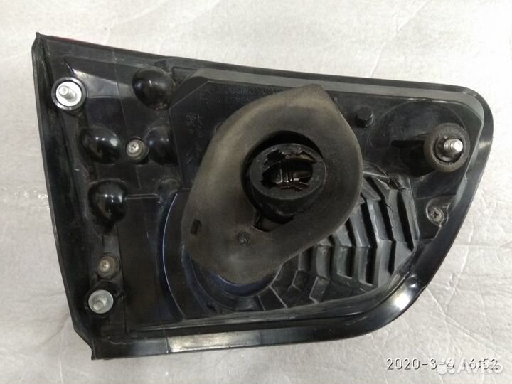 Peugeot 4007 фонарь на двери багажника правый