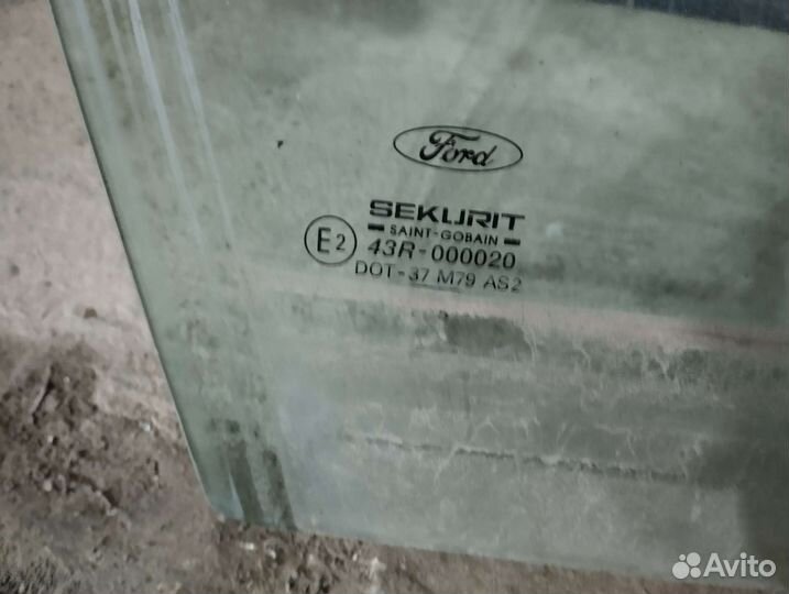 Стекло передней правой двери Ford Mondeo 3