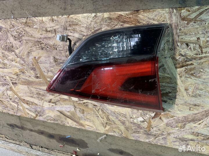 Стоп-сигнал Nissan X-Trail T32 в крышку багажника