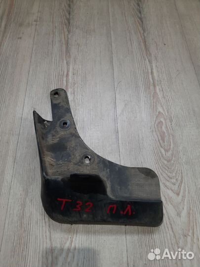 Брызговик передний Nissan X-trail T32 Лев