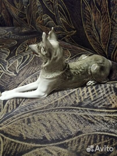 Фарфоровая статуэтка собака овчарка лфз