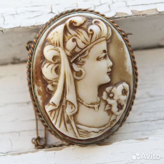 Антикварная брошь камея