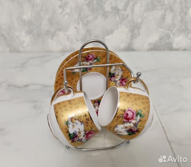 Чайные чашки с блюдцами