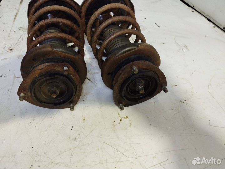 Стойка амортизатора задняя Mazda 626 GD 1989 mazda