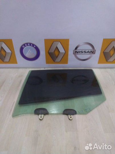 Стекло боковое двери Renault megane 3 Лев