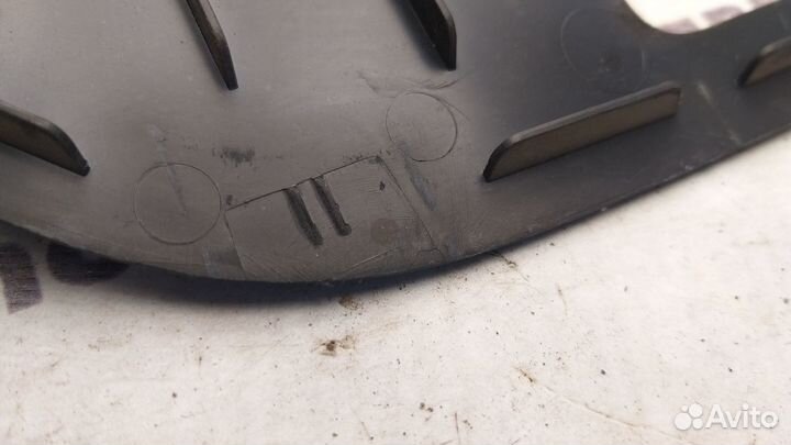 Накладка замка багажника стекла Ford Kuga 1