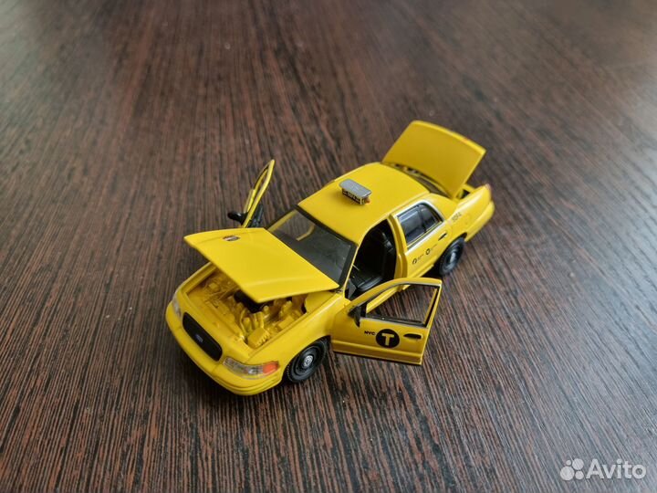 Ford Crown Victoria такси Нью-Йорк 1:43