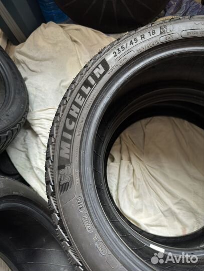 Michelin Pilot Alpin 5 235/45 R18 98V