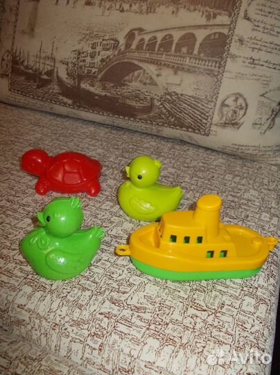 Игрушки для самых маленьких бубен, неваляшка и др