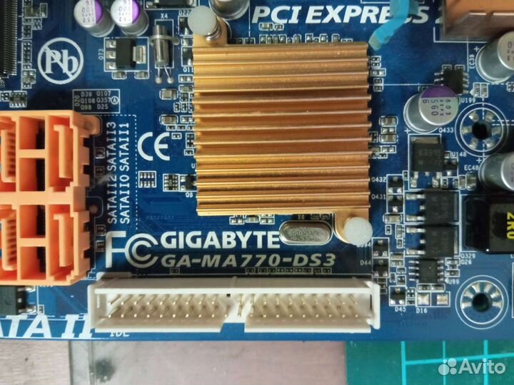 Материнская плата с процессором и памятью