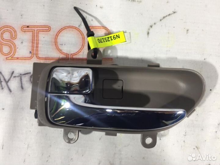 Внутренняя ручка передней левой двери Nissan Tean