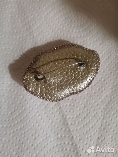 Брошь Пухлые губы