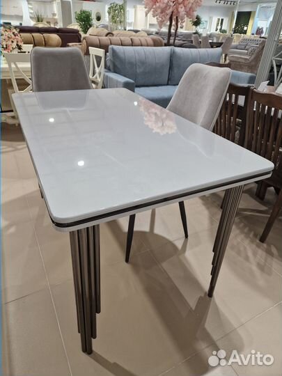 Обеденный стол Амадей