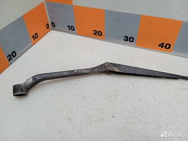 Поводок стеклоочистителя передний правый Chery