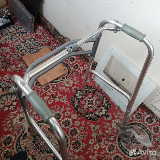 Ходунки для взрослых шагающие