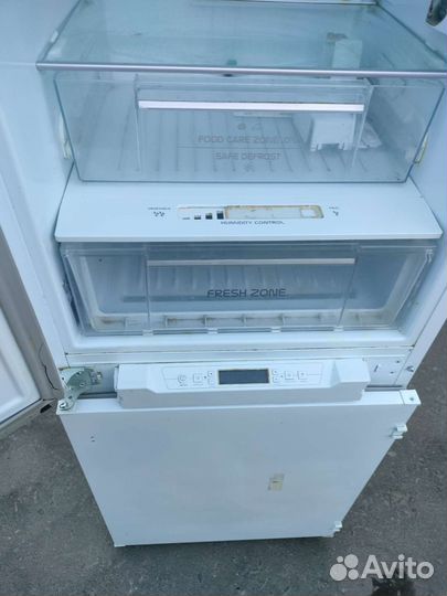 Холодильник по запчастям встроинный Аристон
