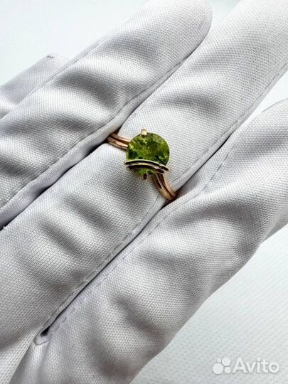 Золотое кольцо с камнем 16,5р