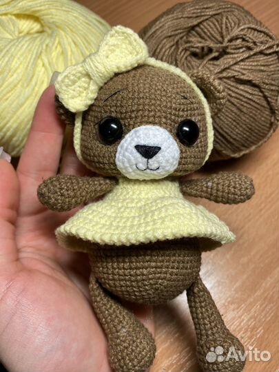 Вязаные игрушки мишка в платье;комбинезоне