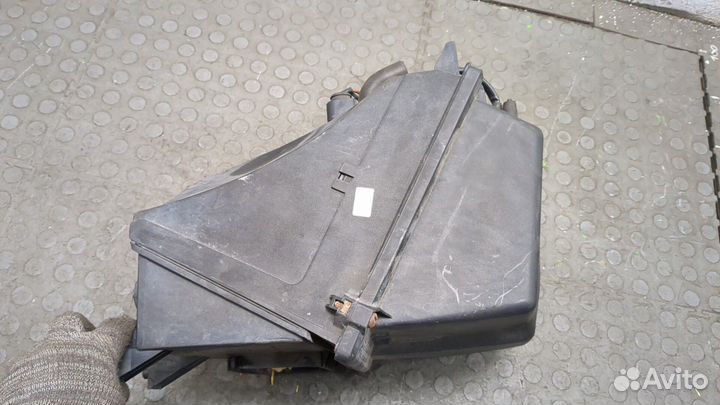 Корпус воздушного фильтра Audi A8 (D2)