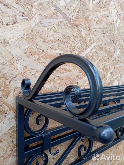 Вешалка для одежды настенная