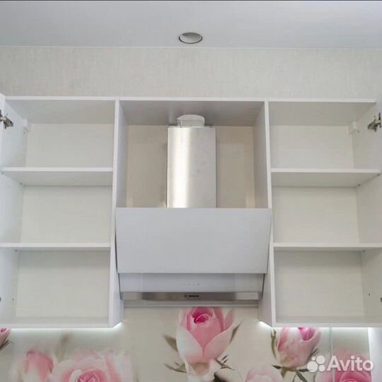 Белый кухонный гарнитур, кухня в рассрочку