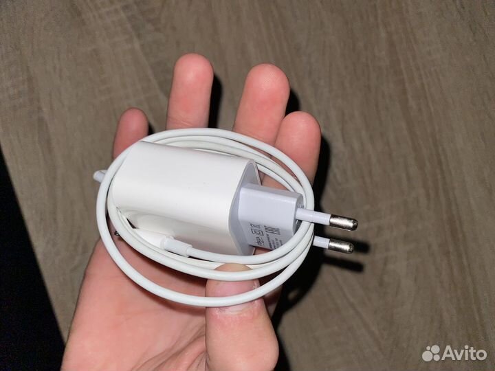 Оригинальная быстрая зарядка на iPhone