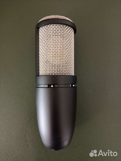 Микрофон студийный AKG P420