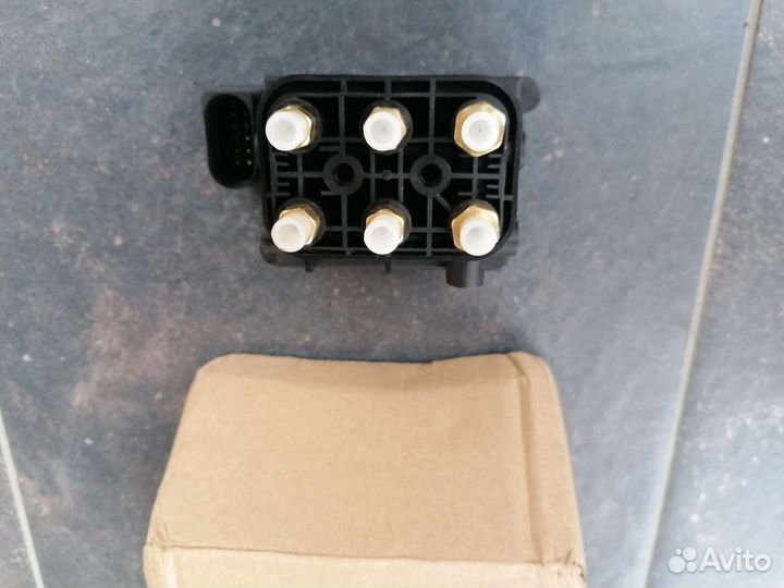 Блок клапанов пневмоподвески 4h0616013 VAG a6 a7