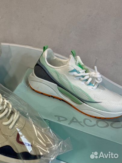 Кроссовки женские