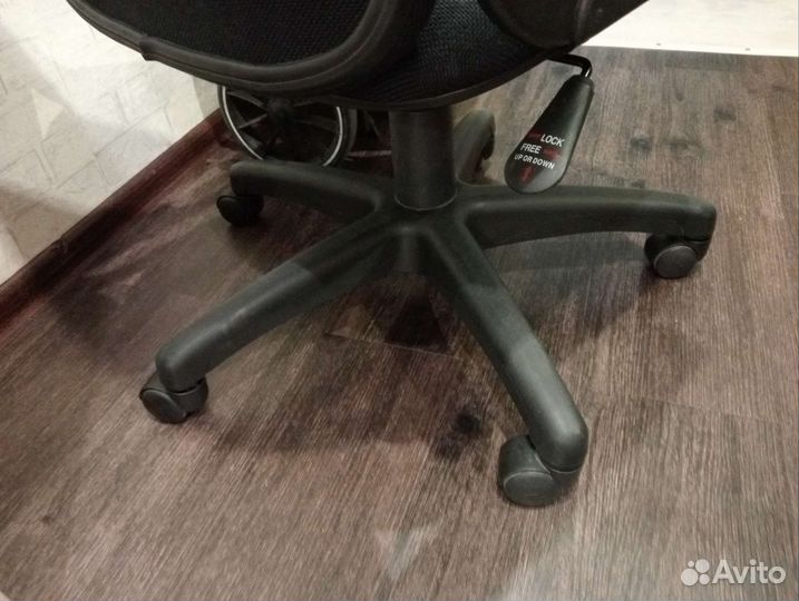 Компьютерное кресло, возможна доставка