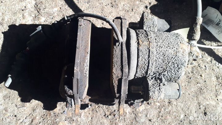 Volkswagen Jetta V 2006 суппорт передний