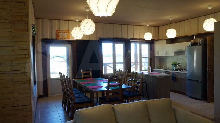 Коттедж 220 м² на участке 10 сот.