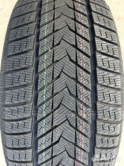 Roadmarch Winter XPro 999 275/40 R20 83U