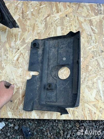 Декоративная крышка двигателя Volkswagen Touareg