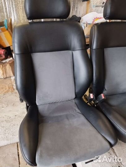 Кожаные передние сиденья бу