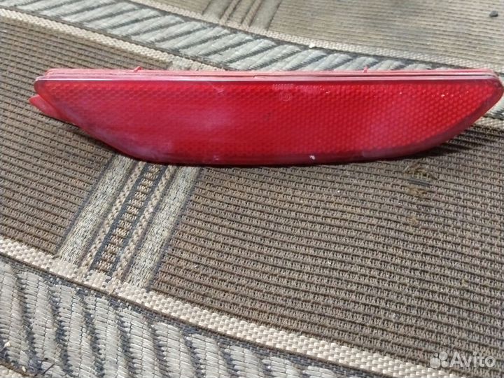 Отражатель заднего бампера левый