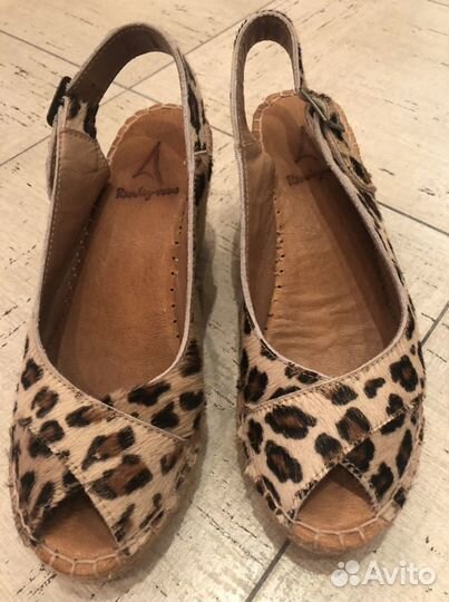 Босоножки 38