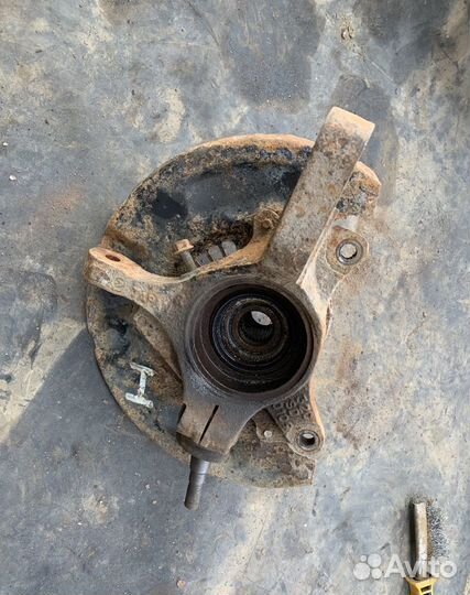 Поворотный кулак правый subaru outback