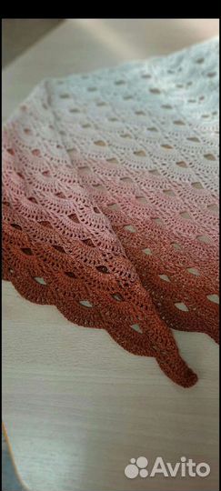 Платок шейный,бактус-шаль,связанный крючком