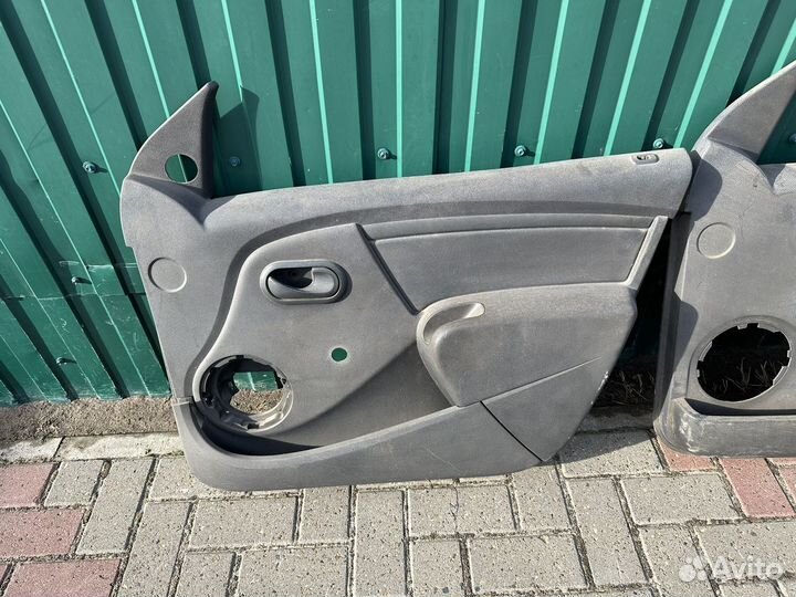 Обшивка двери передняя Рено Логан 1,2