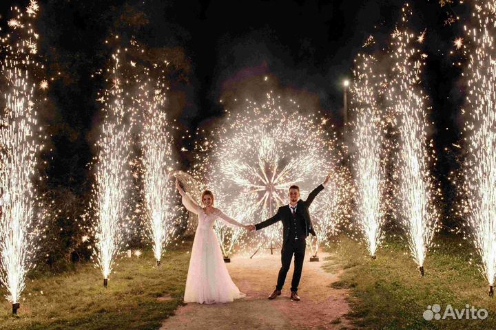 Холодные фонтаны,тяжелый дым,конфетти на свадьбу