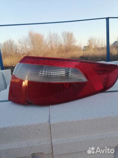 Задний правый фонарь на kia rio 3