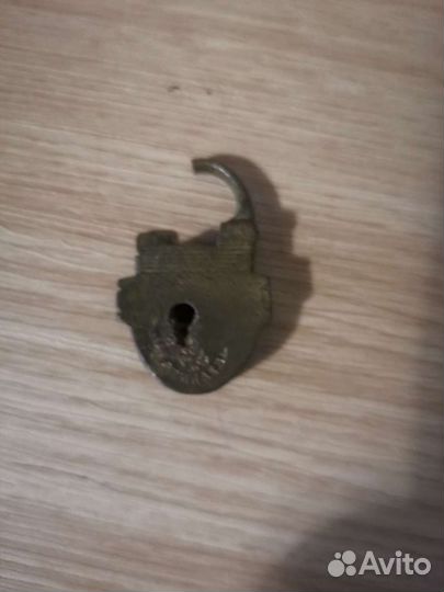 Замок старинный, навесной, маленький. Варыпаев