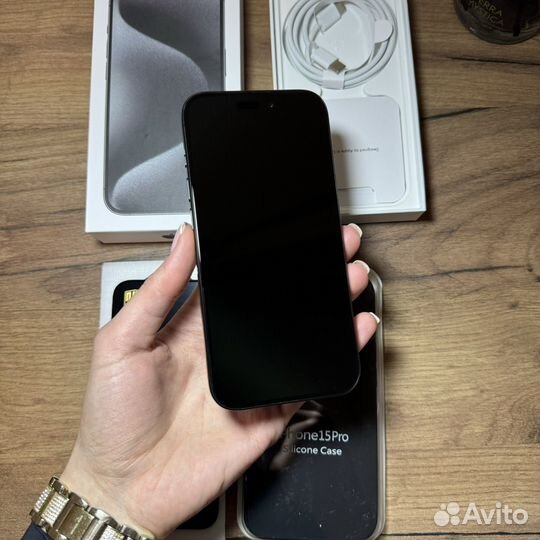 iPhone 15 Pro, 256 ГБ