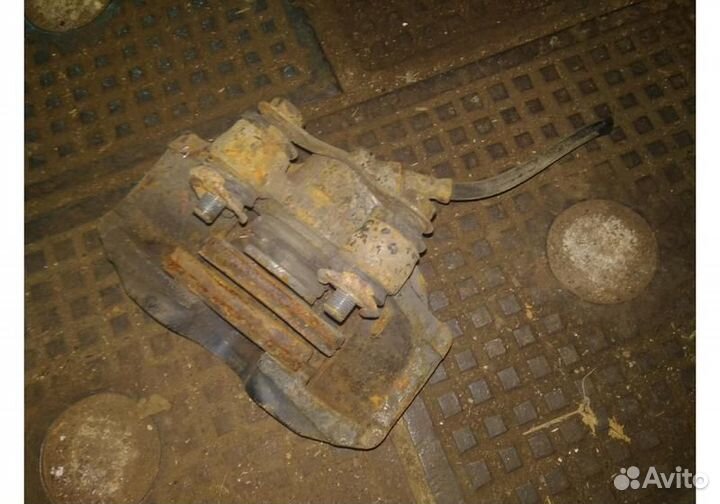 Суппорт передний правый Renault 19 2