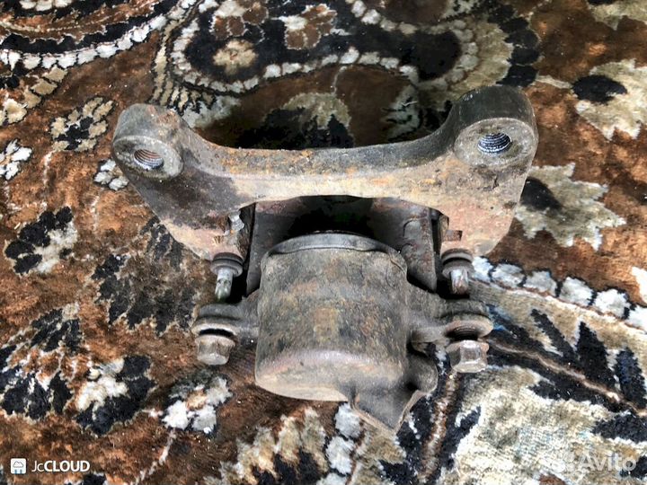 Суппорт на mitsubishi pajero junior H57A 4A31