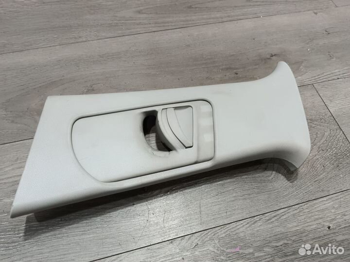 Обивка левая центральная для Skoda Octavia A5