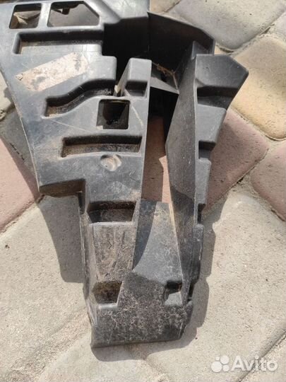 Суппорт фары GLS166 Mercedes Benz