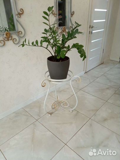 Подставка для цветов напольная металлическая