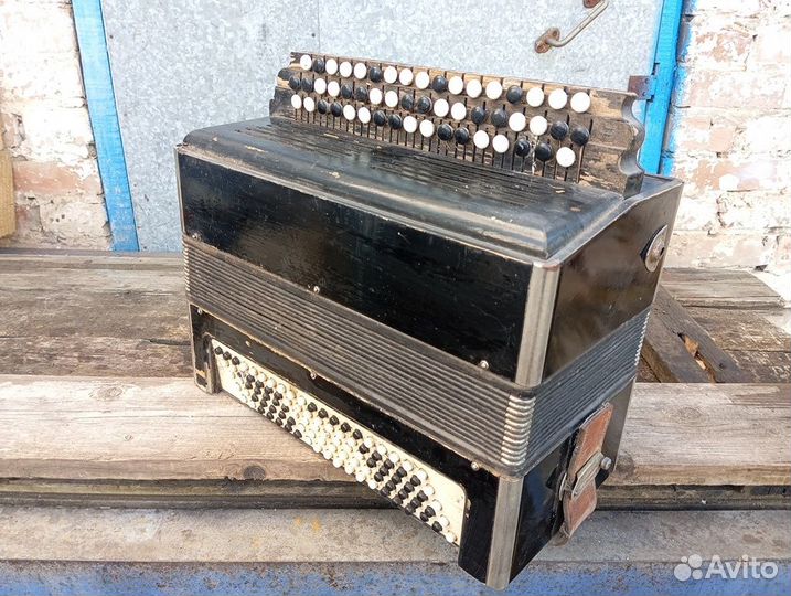 Баяны старинные